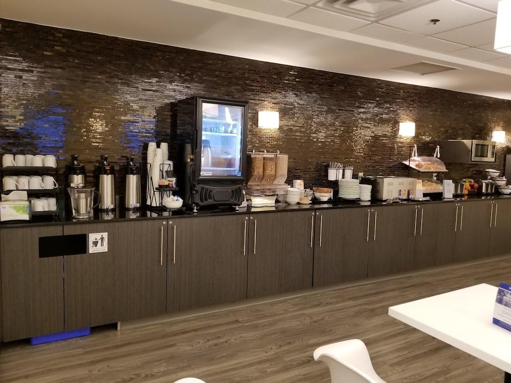 Best Western Plus Airport Inn&Suites Saskatoon Extérieur photo