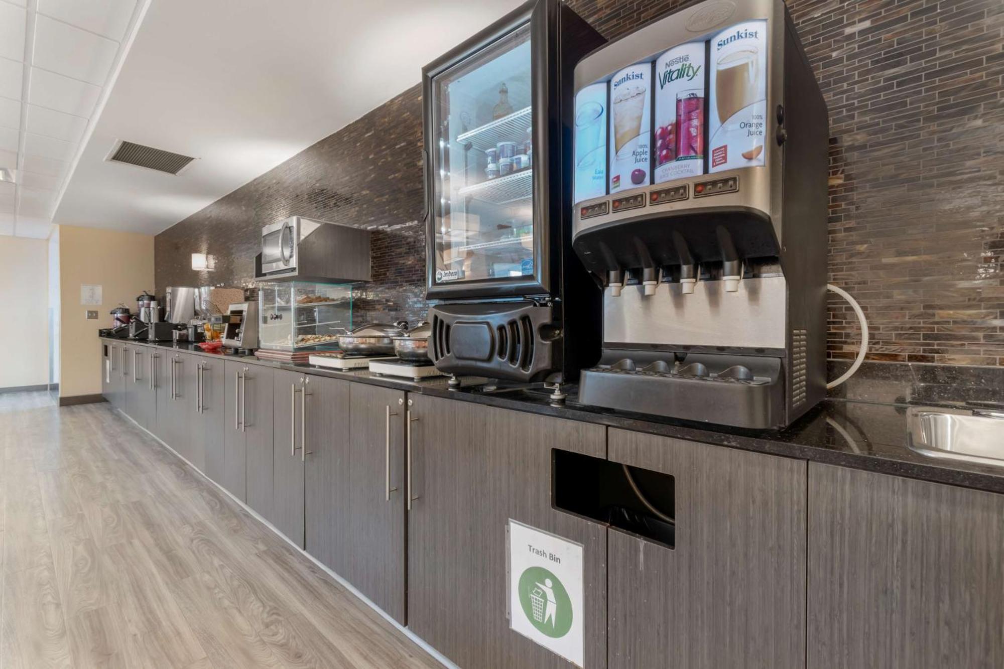 Best Western Plus Airport Inn&Suites Saskatoon Extérieur photo