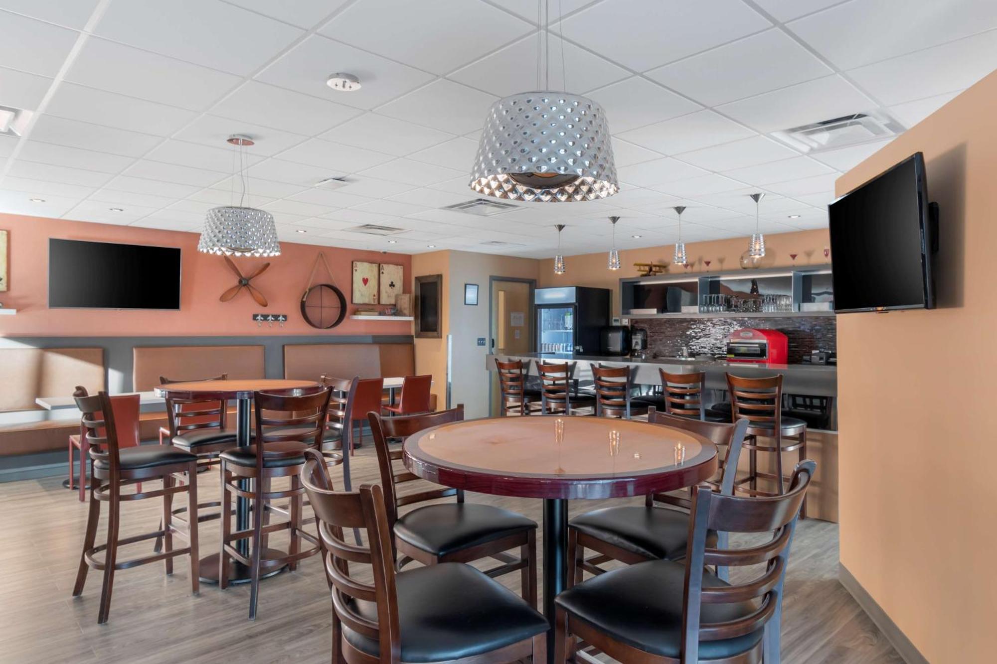 Best Western Plus Airport Inn&Suites Saskatoon Extérieur photo